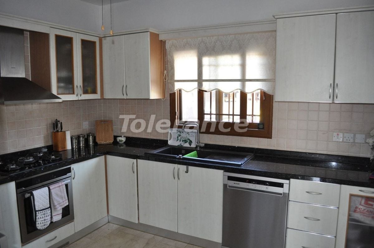 Villa en Alsancak, Chipre, 200 m² - imagen 7