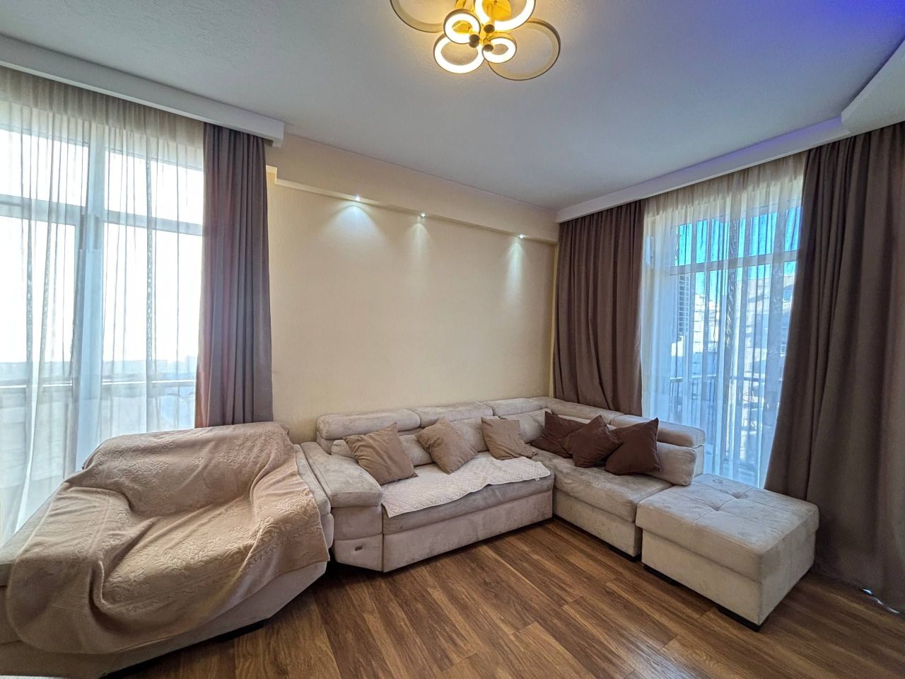 Appartement à Tbilissi, Géorgie, 141 m² - image 1