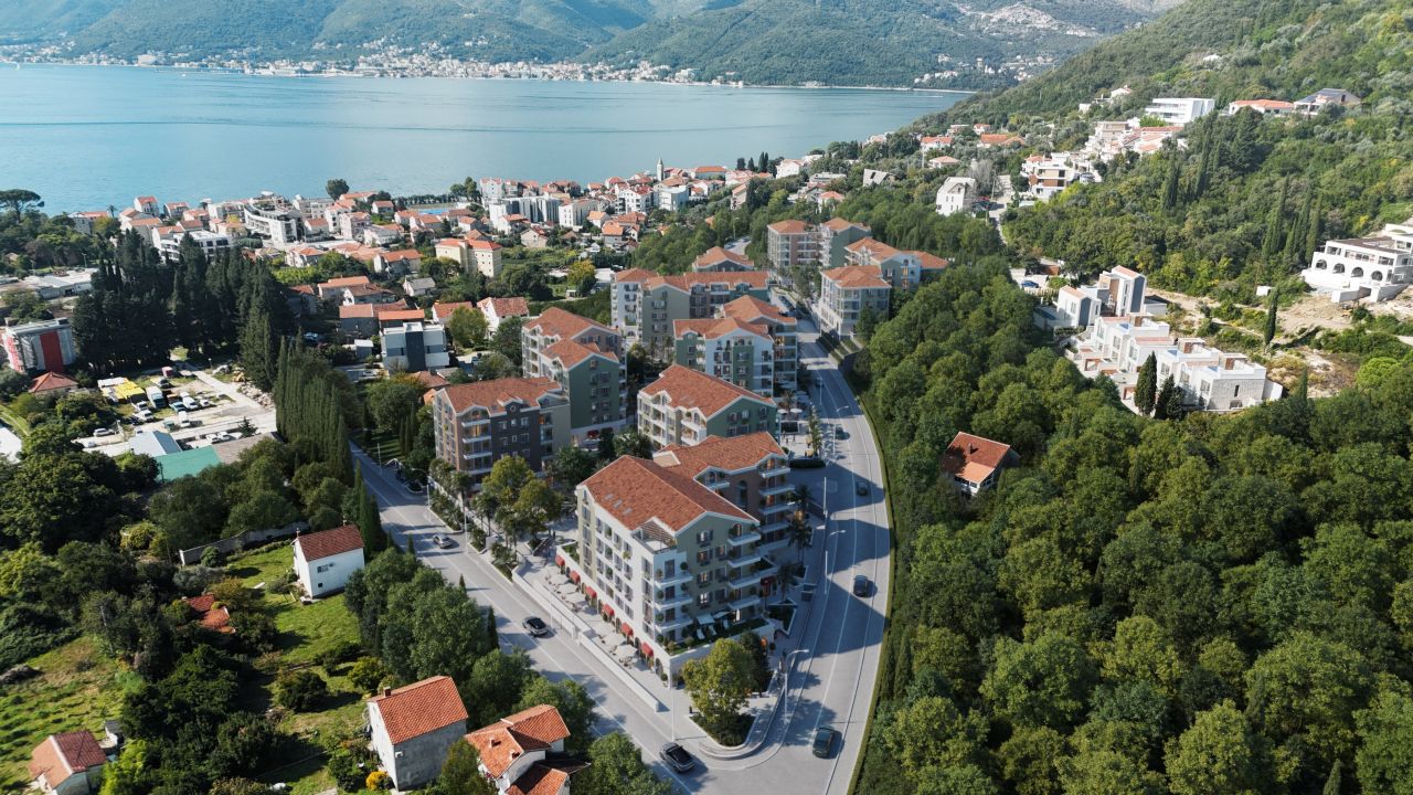 Studio in Tivat, Montenegro, 28 m² - picture 1