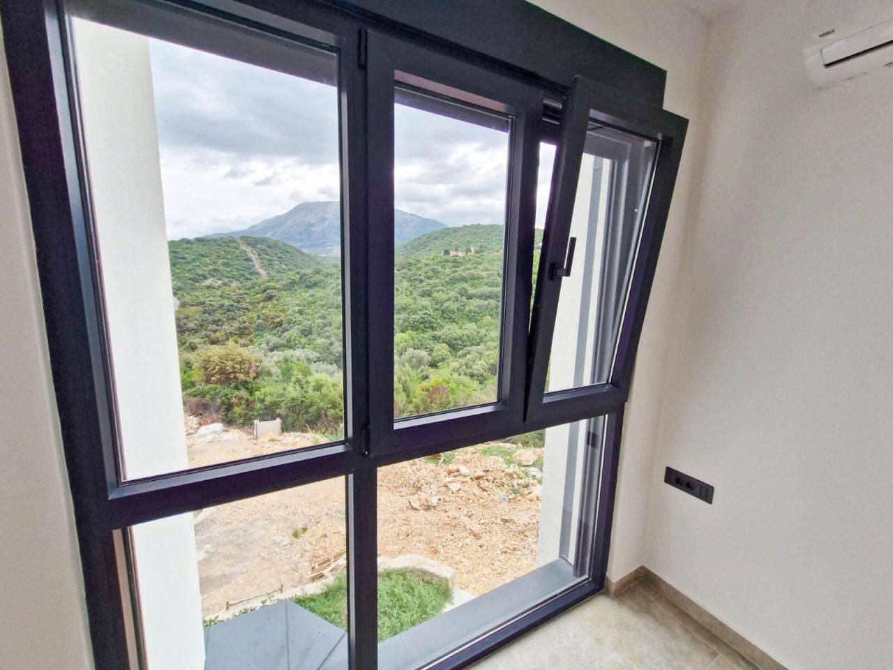 Flat in Utjeha, Montenegro, 53 m² - picture 4