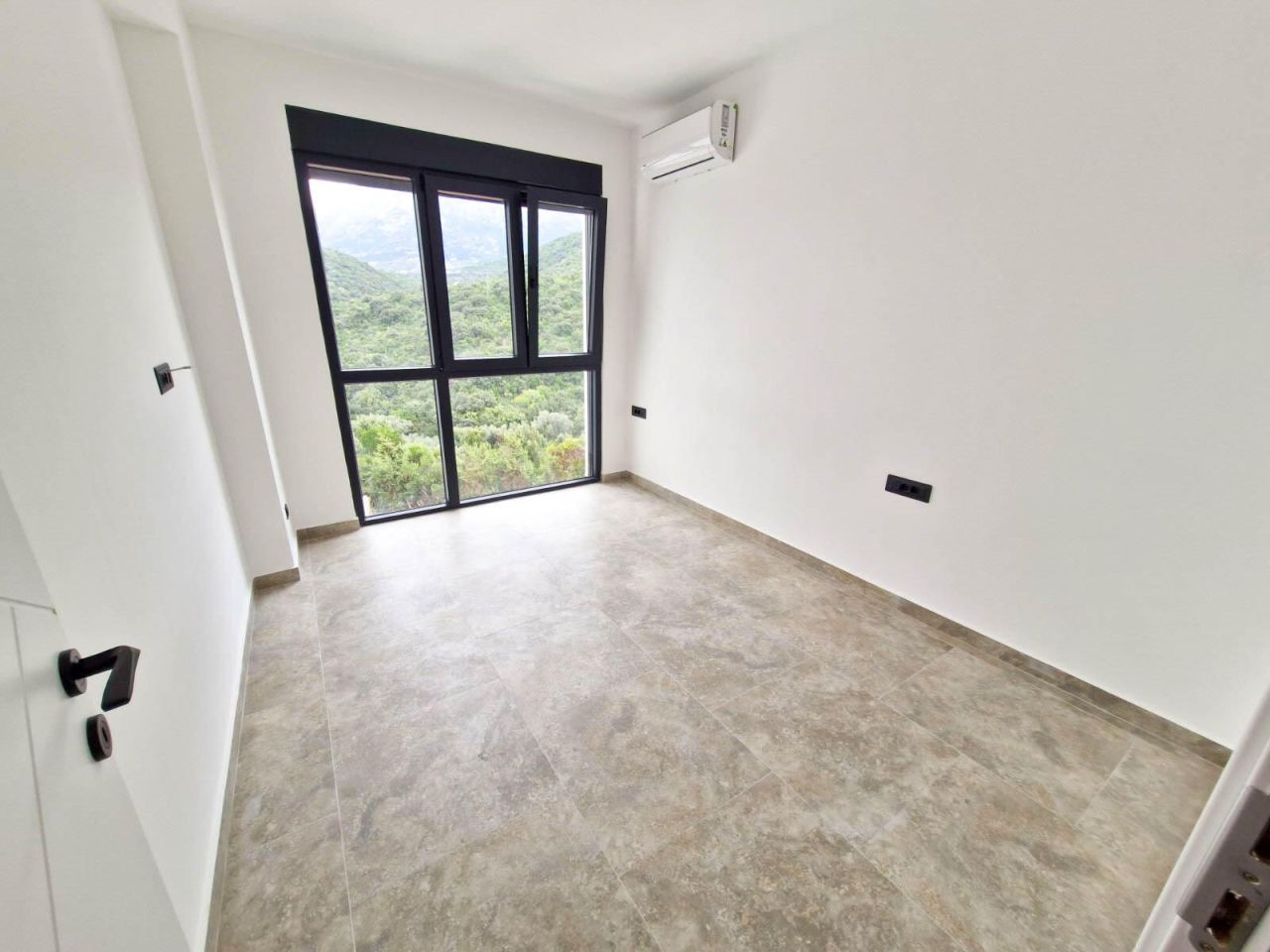 Flat in Utjeha, Montenegro, 53 m² - picture 5