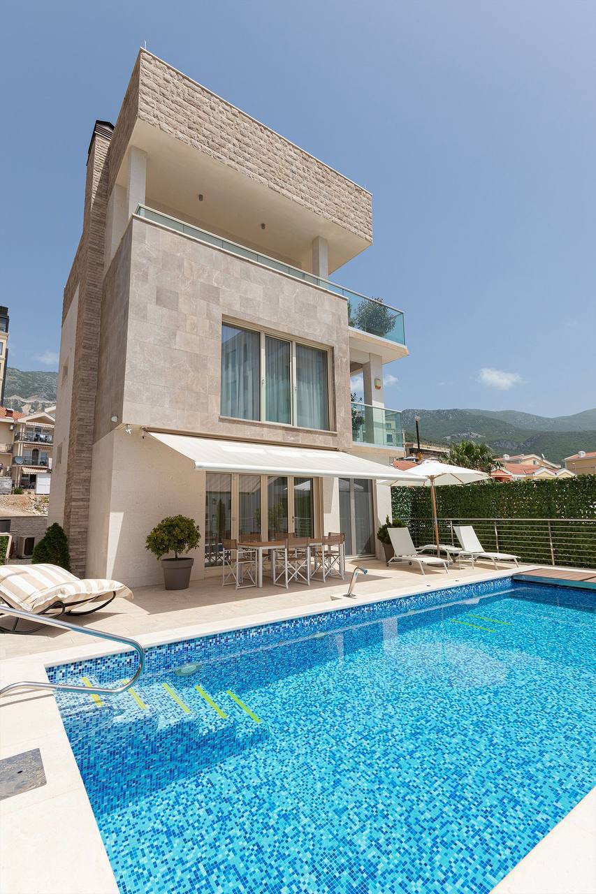 Villa à Becici, Monténégro, 400 m² - image 1