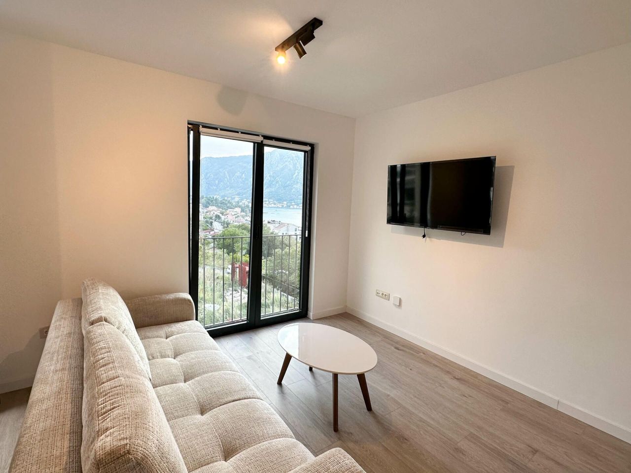 Flat in Dobrota, Montenegro, 39 m² - picture 3