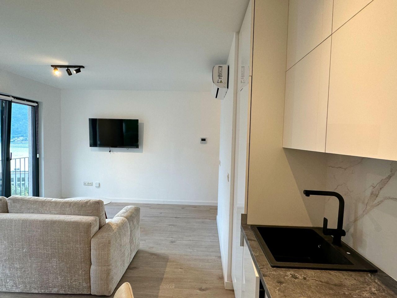 Flat in Dobrota, Montenegro, 39 m² - picture 6