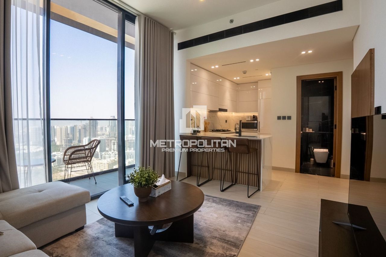 Apartment in Dubai, UAE, 62 m² - picture 1