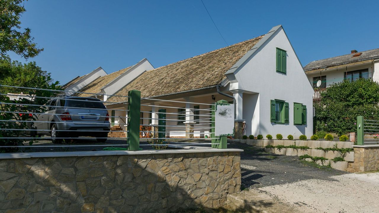 Hotel in Tapolca, Hungary, 240 m² - picture 1