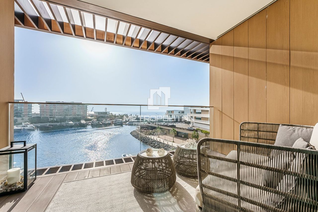 Apartment in Dubai, UAE, 194 m² - picture 1