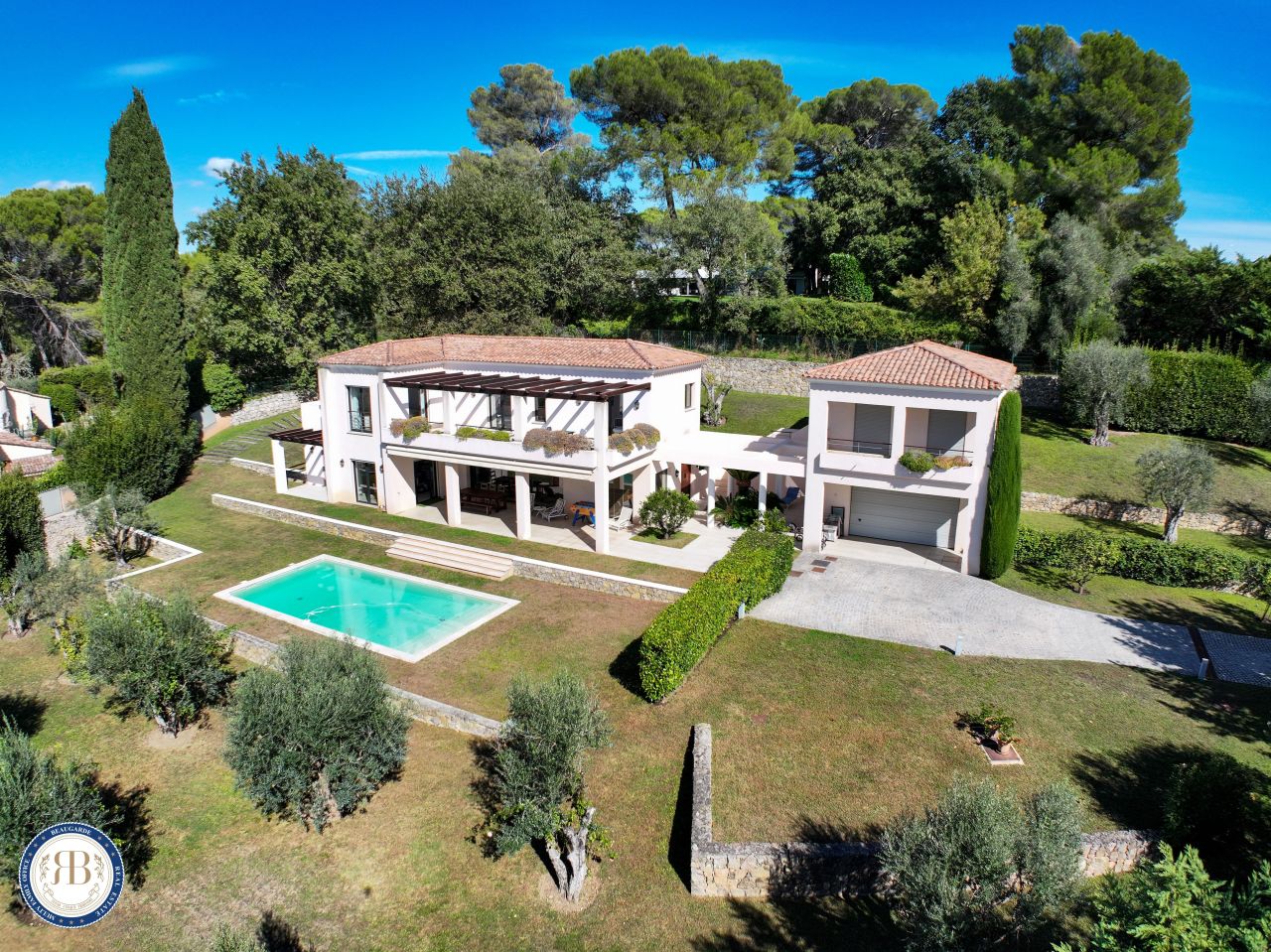 Villa à Mougins, France, 307 m² - image 2