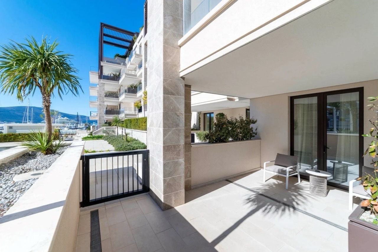 Appartement à Tivat, Monténégro, 193 m² - image 3