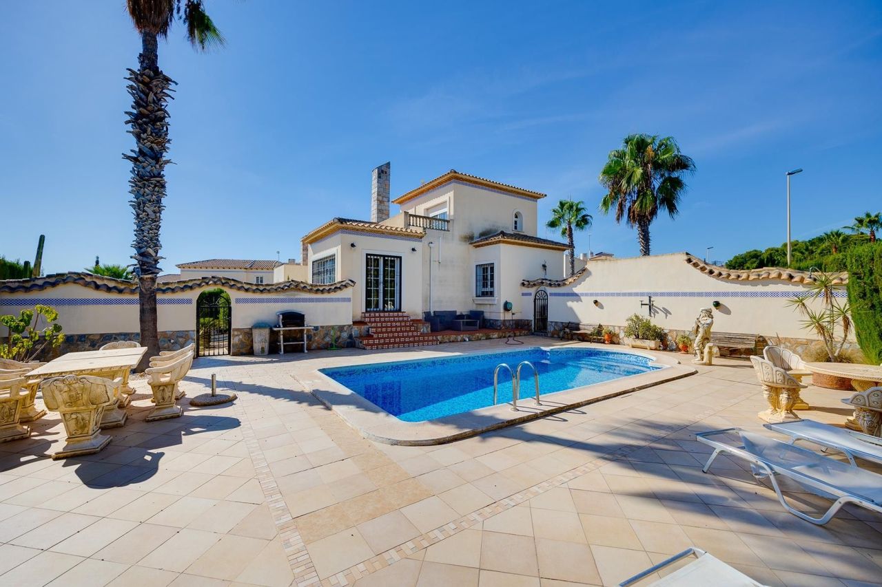 Villa a Orihuela Costa, Spagna, 141 m² - foto 1