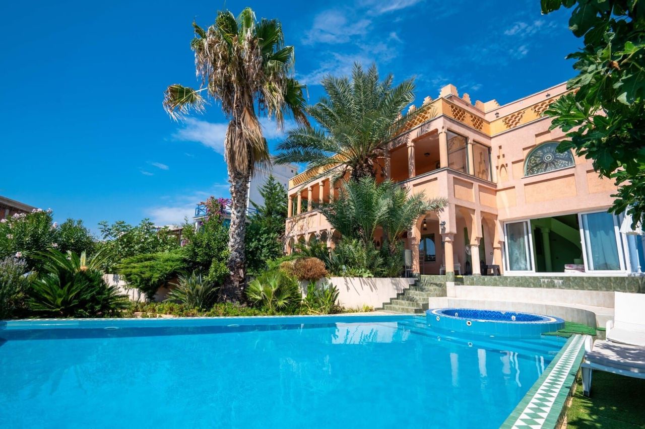 Villa a Dobra Voda, Montenegro, 500 m² - foto 1
