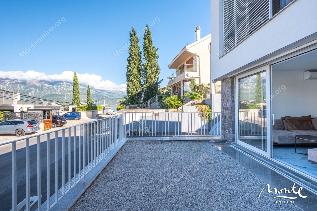 Villa in Halbinsel Luštica, Montenegro, 100 m² - Foto 1