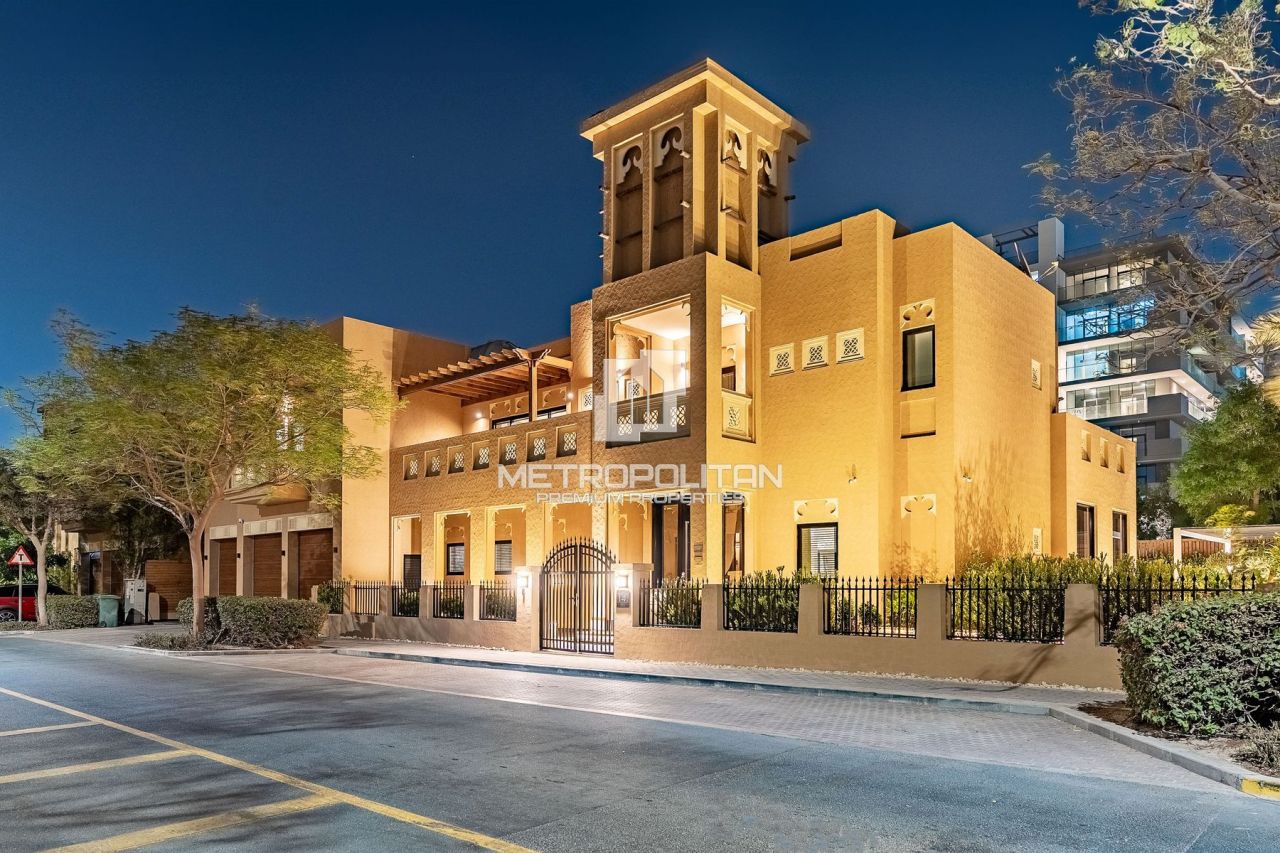 Villa in Dubai, UAE, 875 m² - picture 1