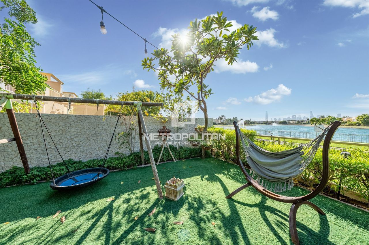 Villa in Dubai, UAE, 282 m² - picture 1