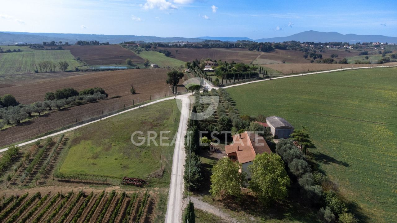 Casa en Castiglione del Lago, Italia, 468.8 m² - imagen 1