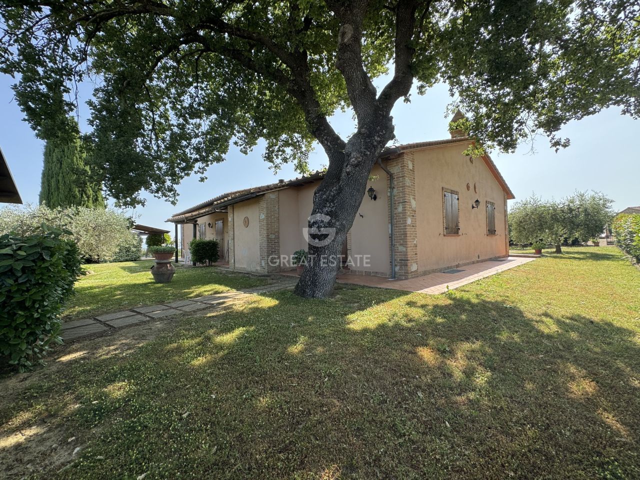 Haus in Castiglione del Lago, Italien, 398.8 m² - Foto 1