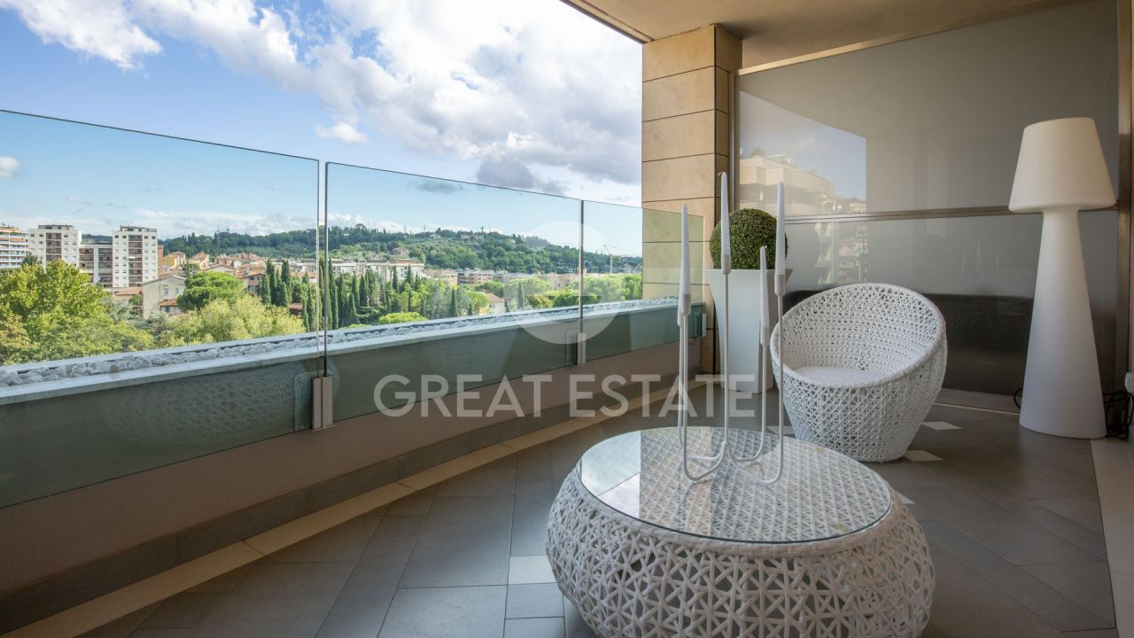Apartment in Perugia, Italy, 132.9 m² - picture 1