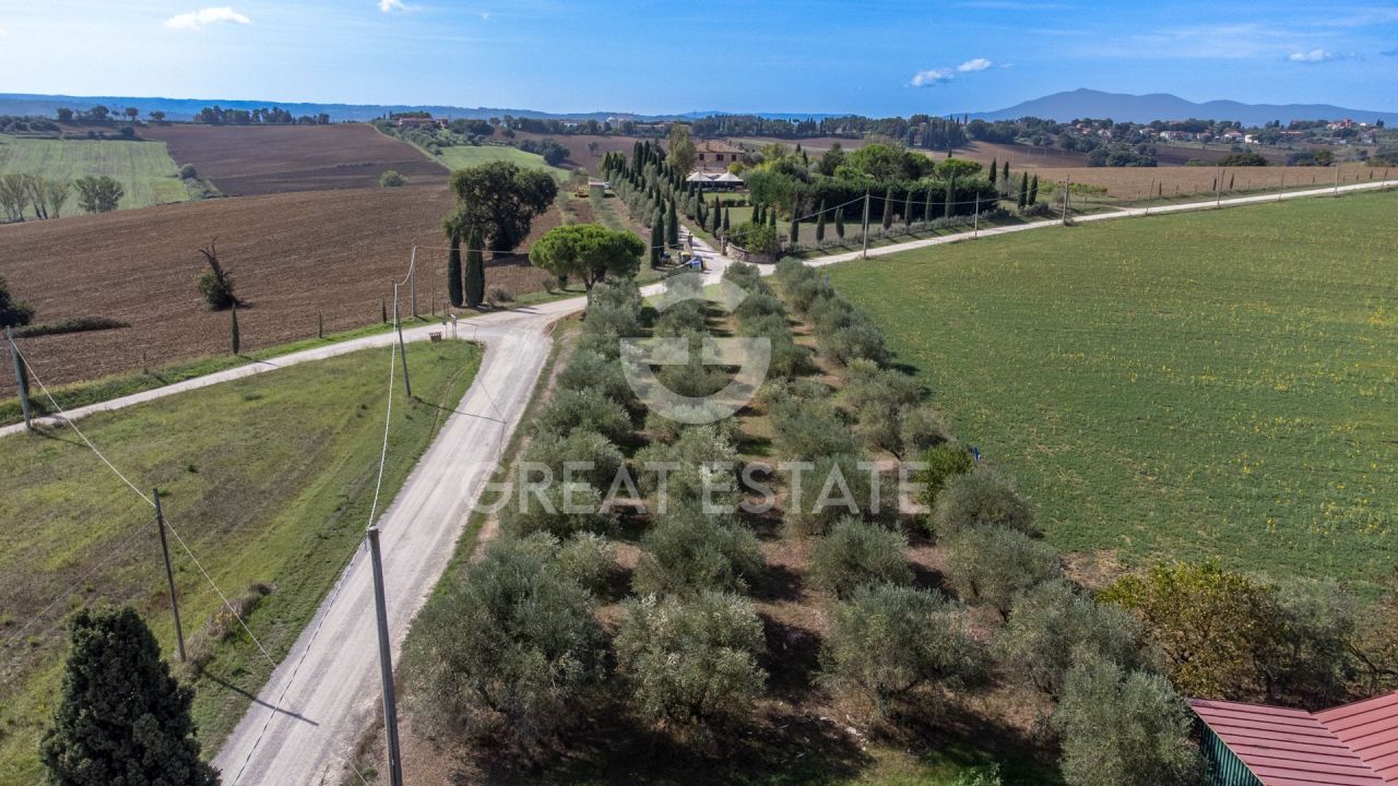 House in Castiglione del Lago, Italy, 468.8 m² - picture 3