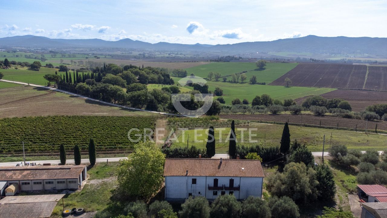 House in Castiglione del Lago, Italy, 468.8 m² - picture 8