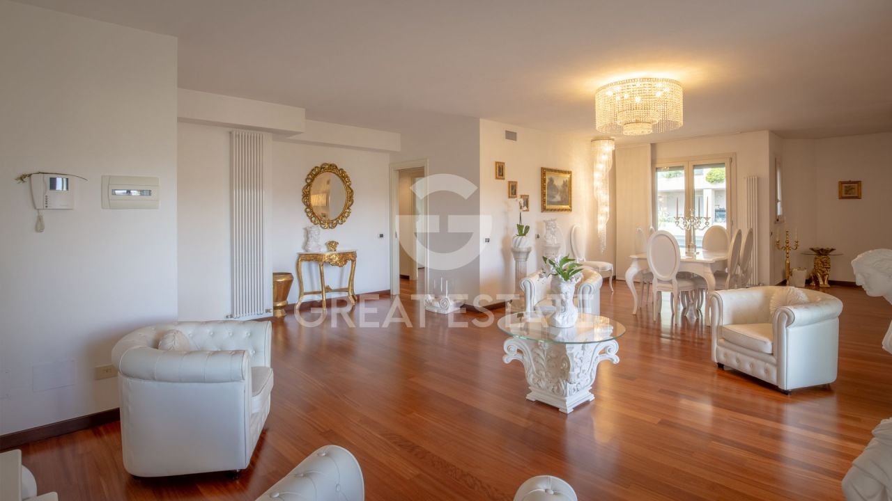 Apartment in Perugia, Italy, 110 m² - picture 9