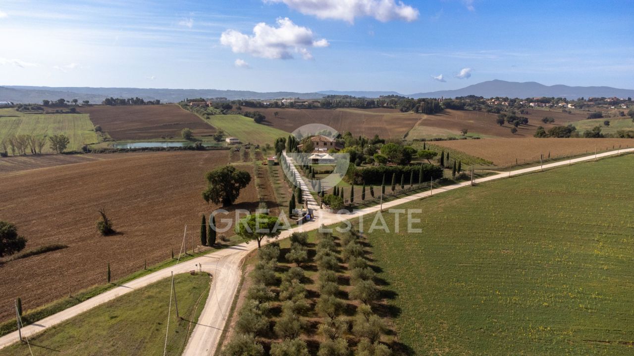 House in Castiglione del Lago, Italy, 468.8 m² - picture 10