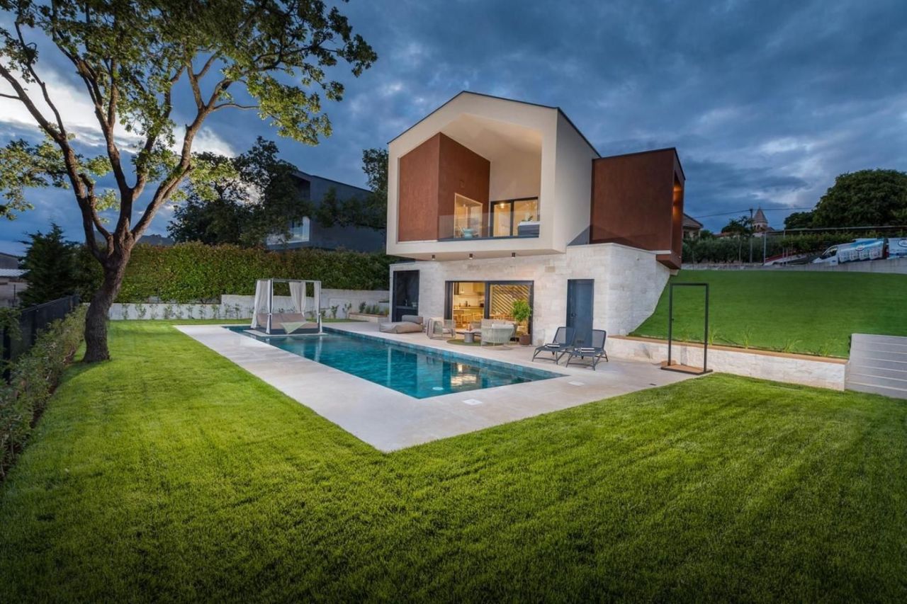 Villa à Poreč, Croatie, 200 m² - image 1