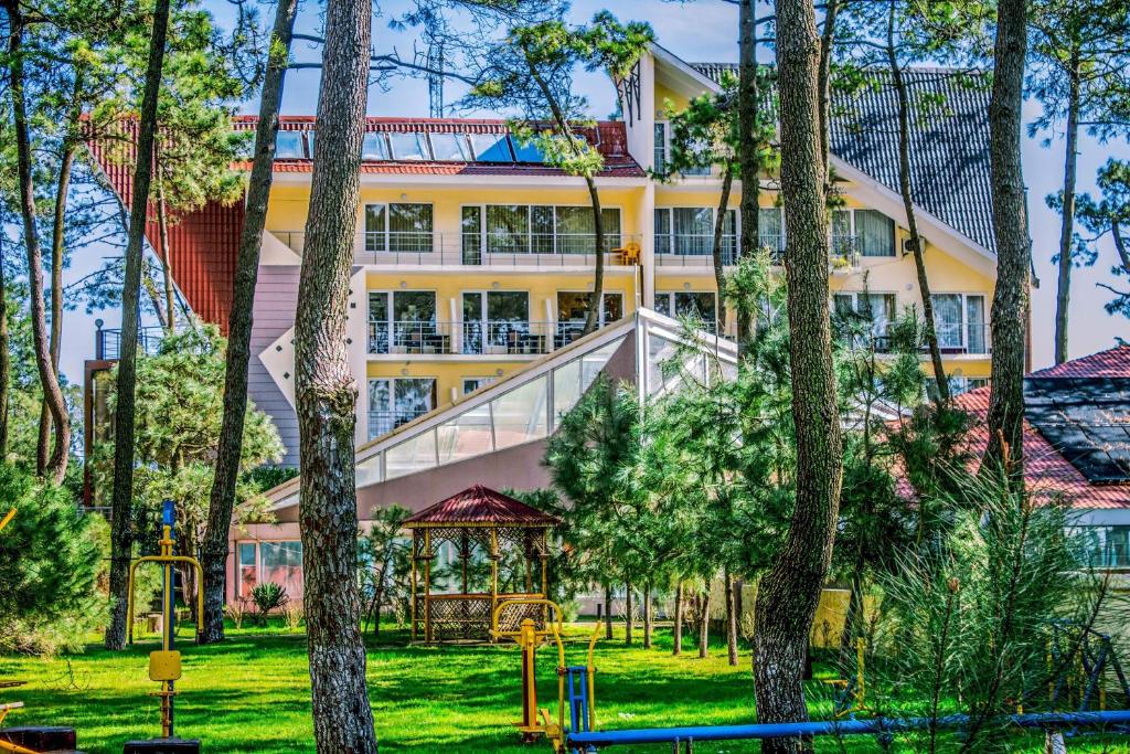 Hotel, albergo nella municipalità di Lanchkhuti, Georgia, 8 400 m² - foto 1