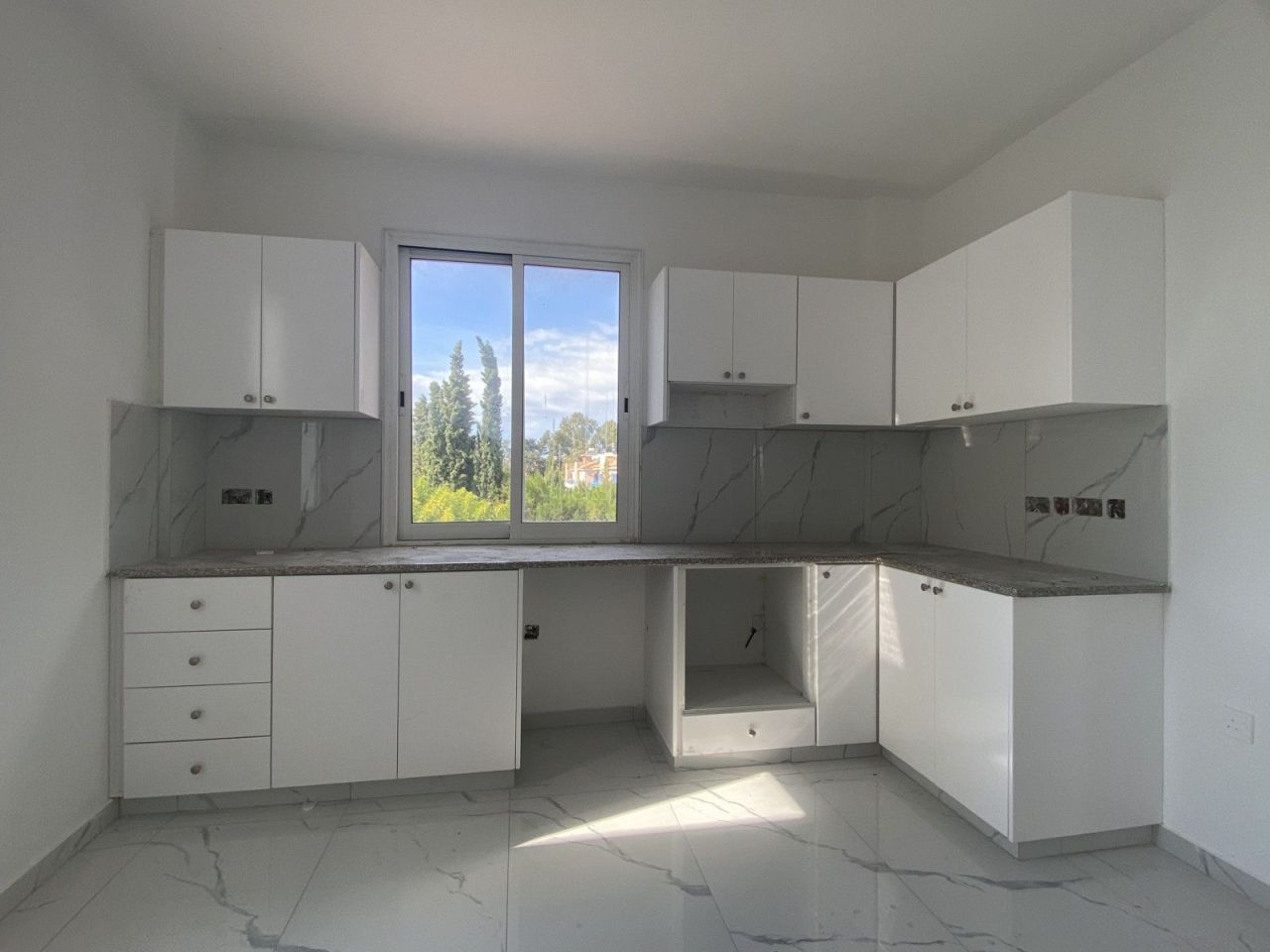 Apartment in Paphos, Cyprus, 72 m² - picture 1