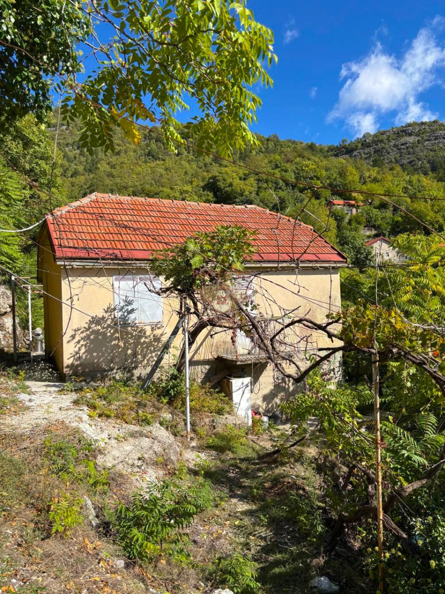 Casa en Cetinje, Montenegro, 40 m² - imagen 2
