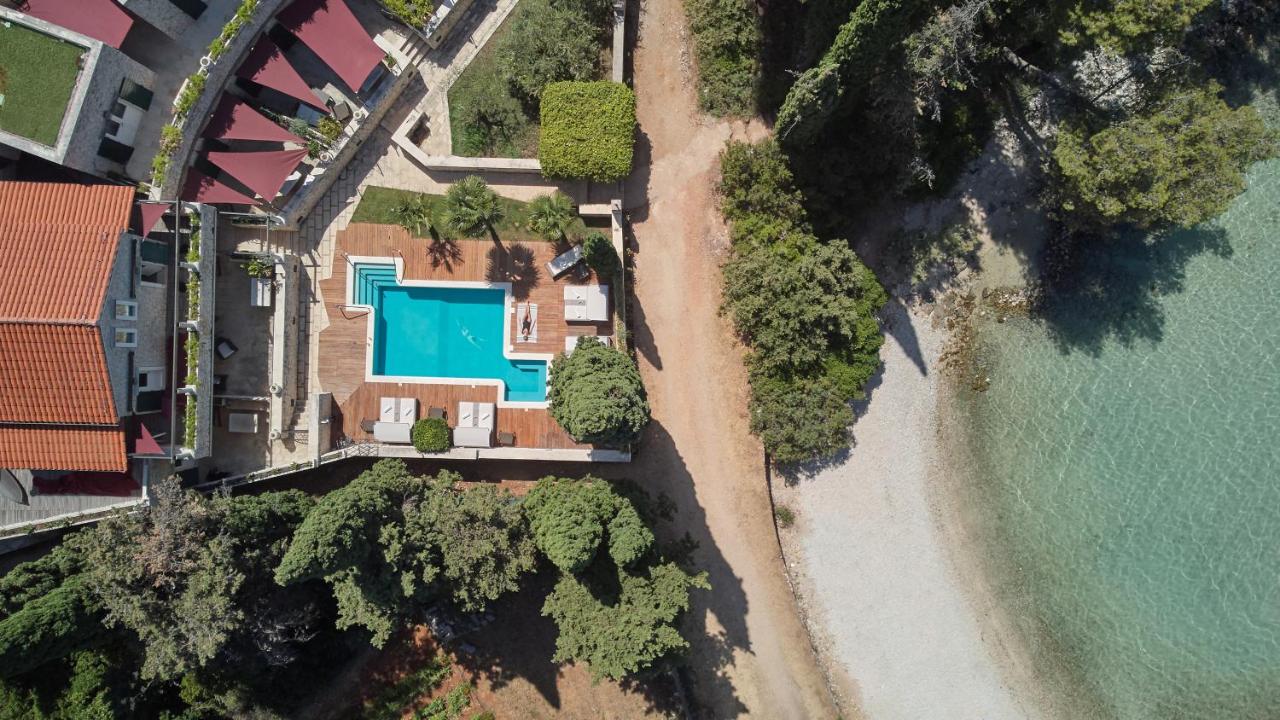 Villa on Brac, Croatia, 514 m² - picture 1