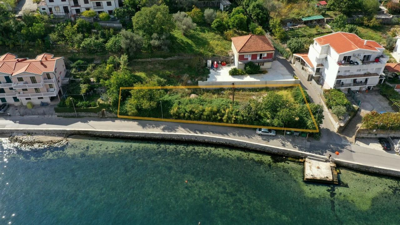 Terreno en Prcanj, Montenegro, 692 m² - imagen 1