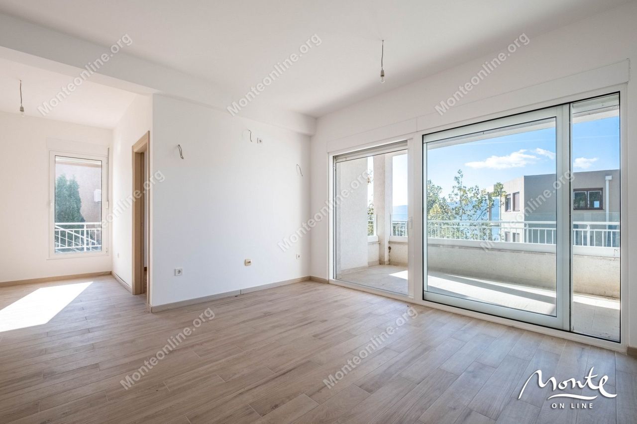 Apartamento en Tivat, Montenegro, 66 m² - imagen 13