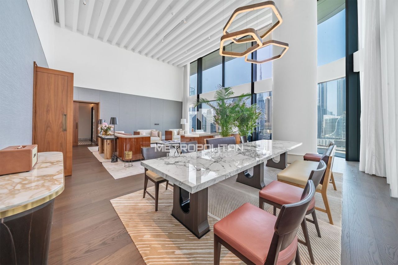 Apartment in Dubai, UAE, 579 m² - picture 1