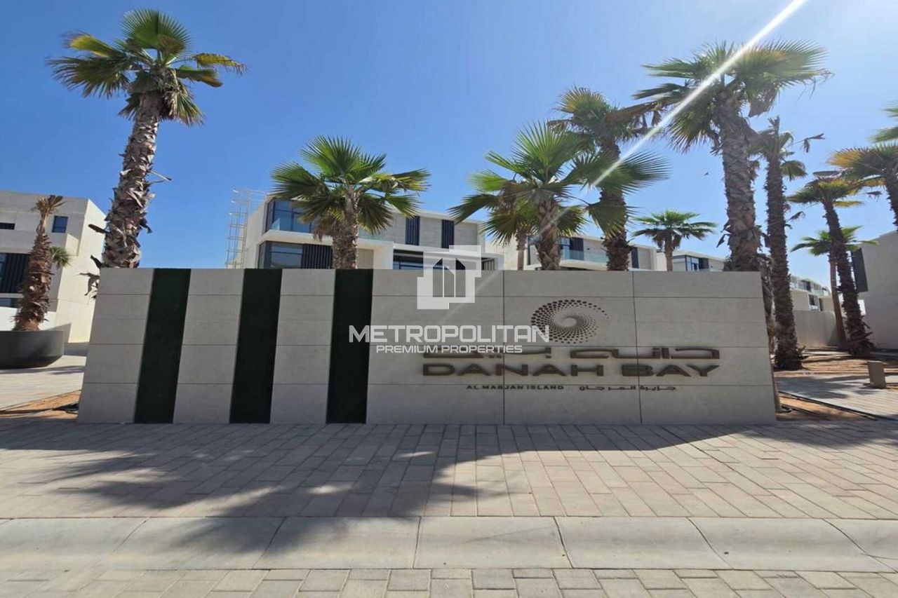 Villa in Ra’s al-Chaima, VAE, 608 m² - Foto 1