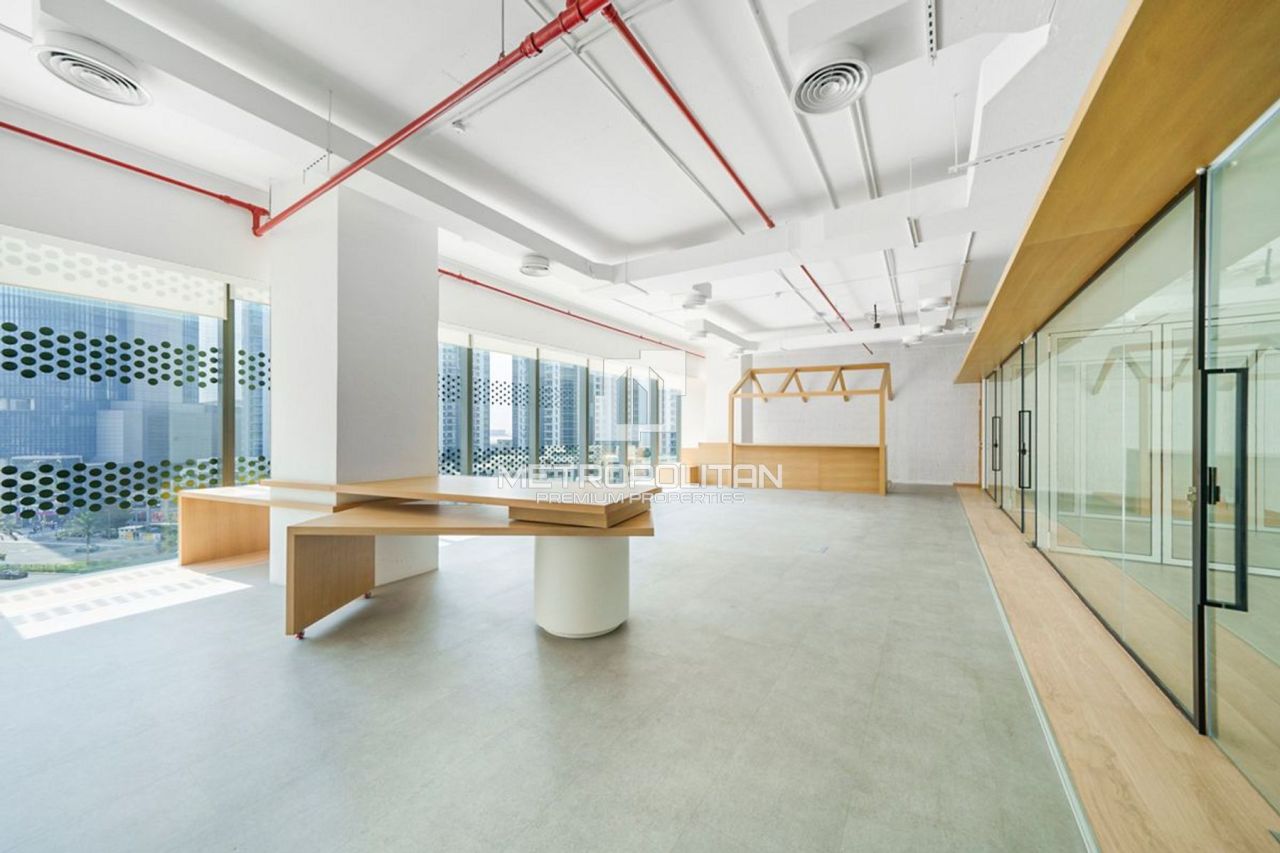 Office in Dubai, UAE, 264 m² - picture 1