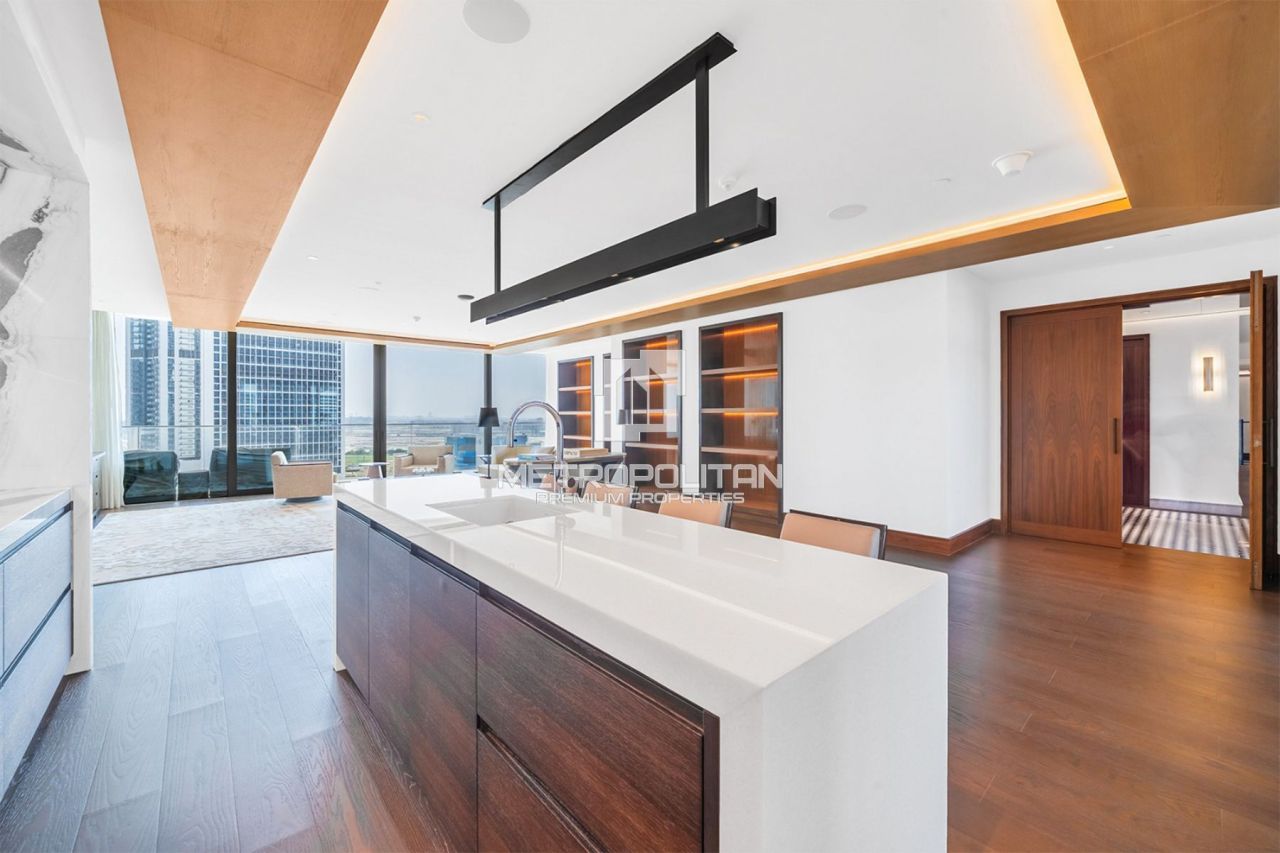 Apartment in Dubai, UAE, 579 m² - picture 2