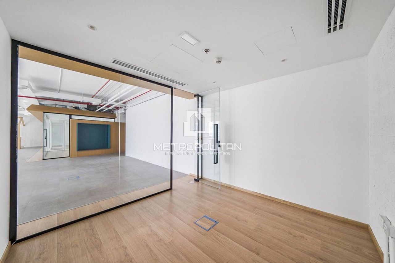 Office in Dubai, UAE, 264 m² - picture 12