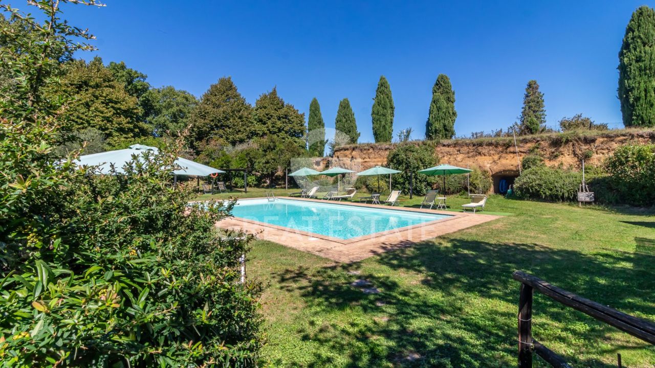 Casa a Orvieto, Italia, 786.7 m² - foto 1