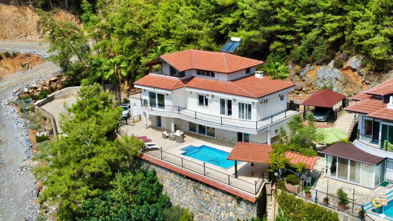 Villa à Alanya, Turquie, 375 m² - image 1
