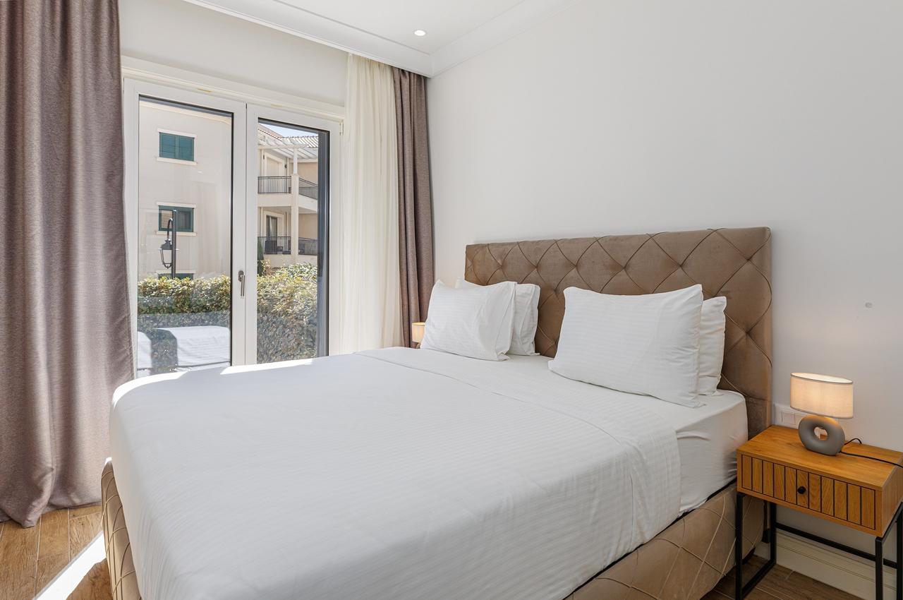 Piso en Tivat, Montenegro, 7 800 m² - imagen 10