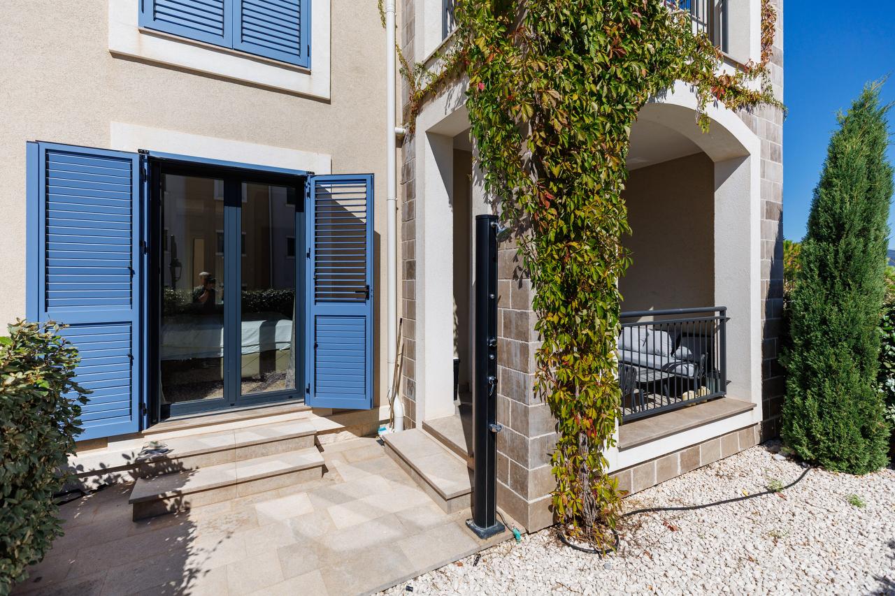 Piso en Tivat, Montenegro, 7 800 m² - imagen 2