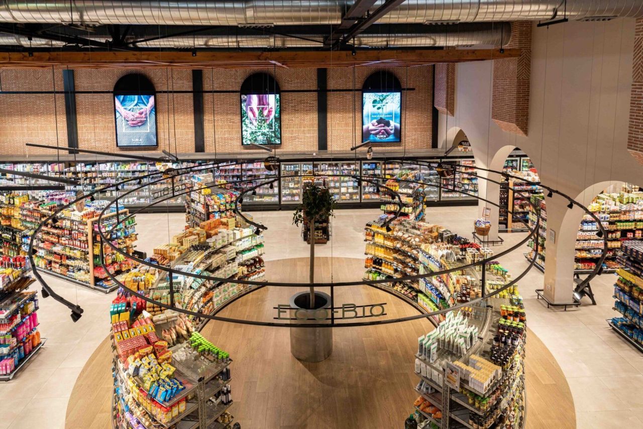 Commercial property in Barcelona, Spain, 575 m² - picture 2