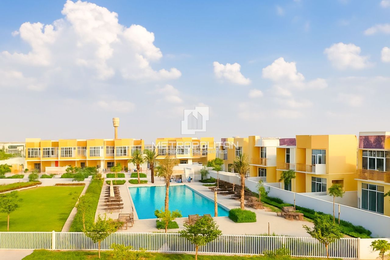 Townhouse in Dubai, UAE, 192 m² - picture 1