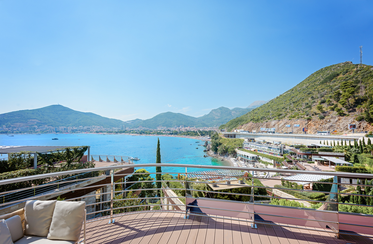 Apartment in Budva, Montenegro, 156 m² - picture 1