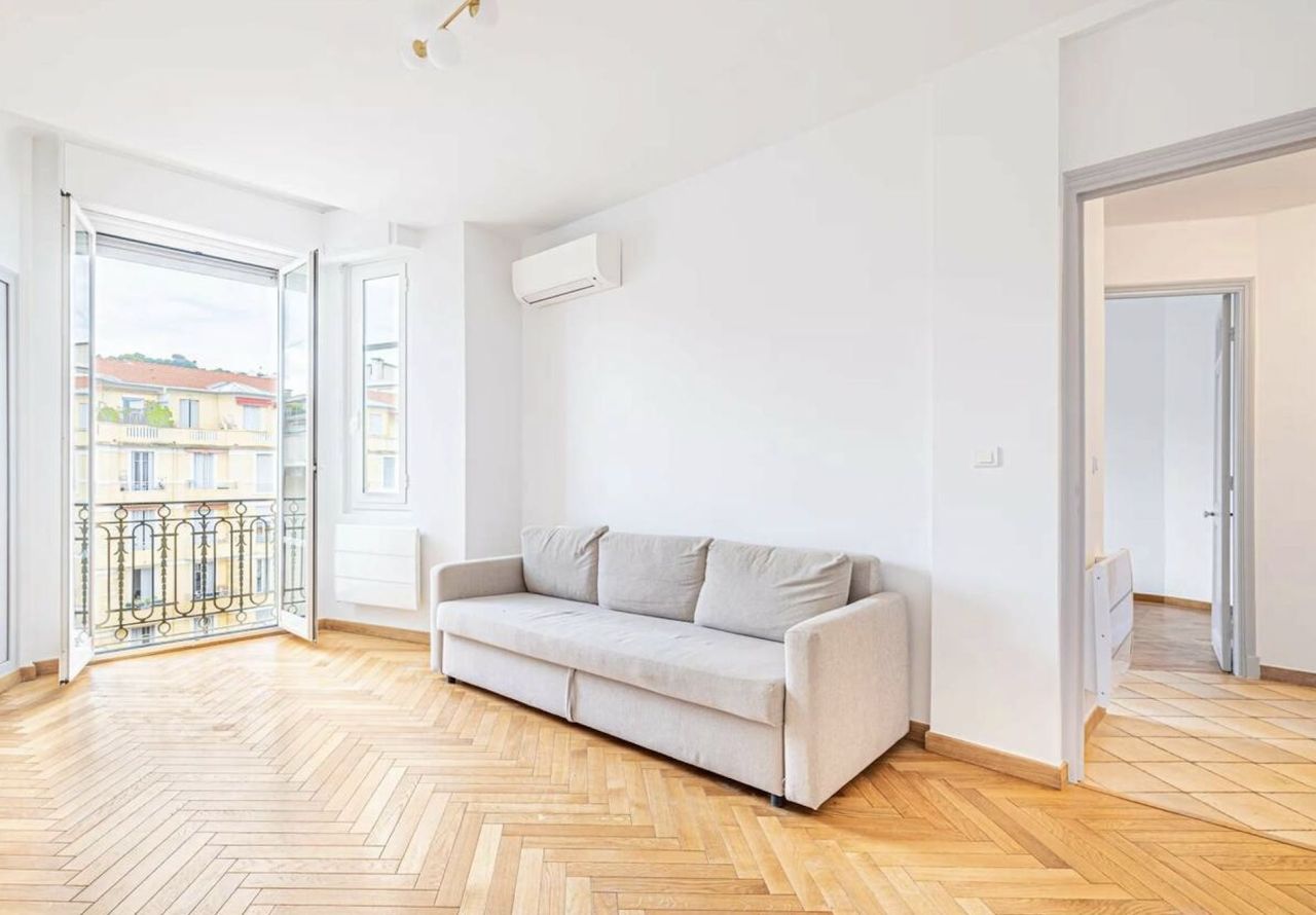 Flat in Nice, France, 48 m² - picture 2