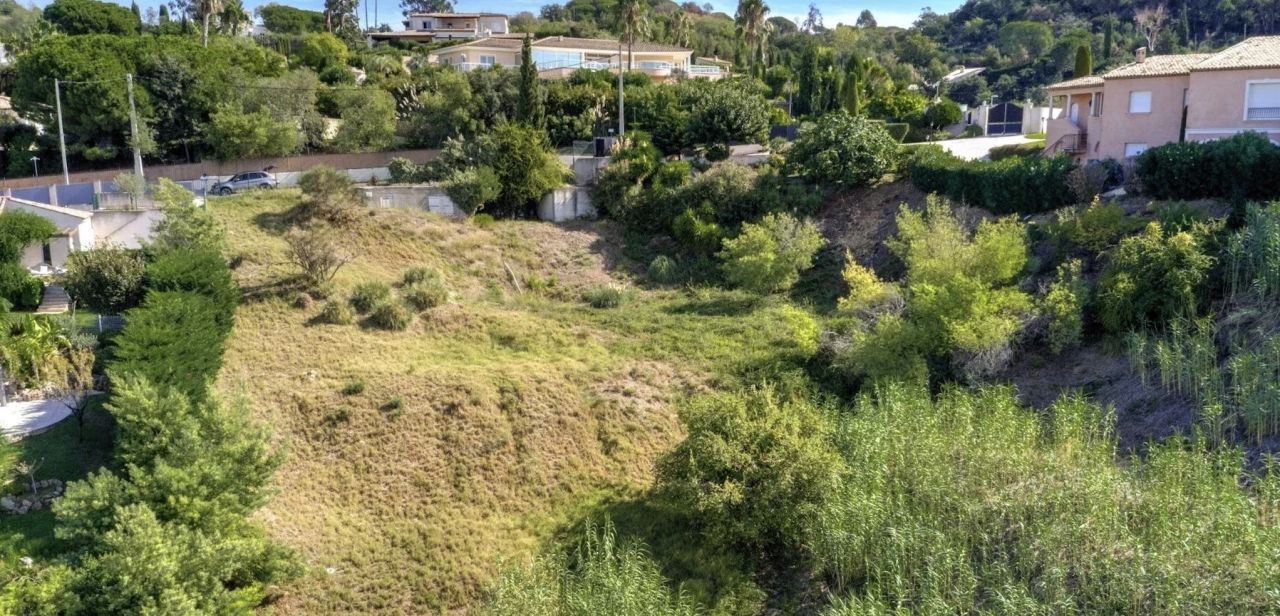 Terrain à Cannes, France, 4 000 m² - image 2