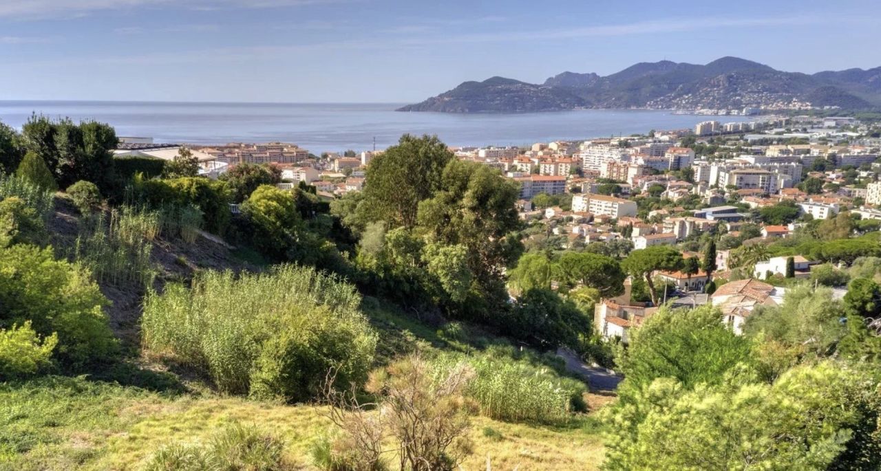 Terreno en Cannes, Francia, 4 000 m² - imagen 1