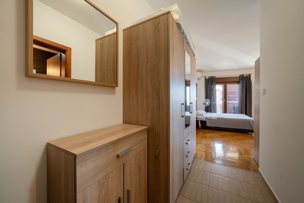 Piso en Budva, Montenegro, 2 822 m² - imagen 10