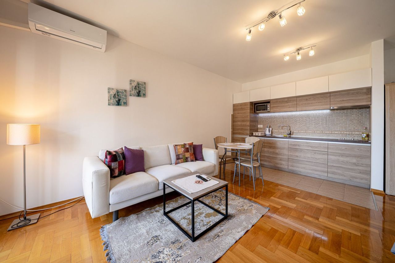 Piso en Budva, Montenegro, 2 822 m² - imagen 13