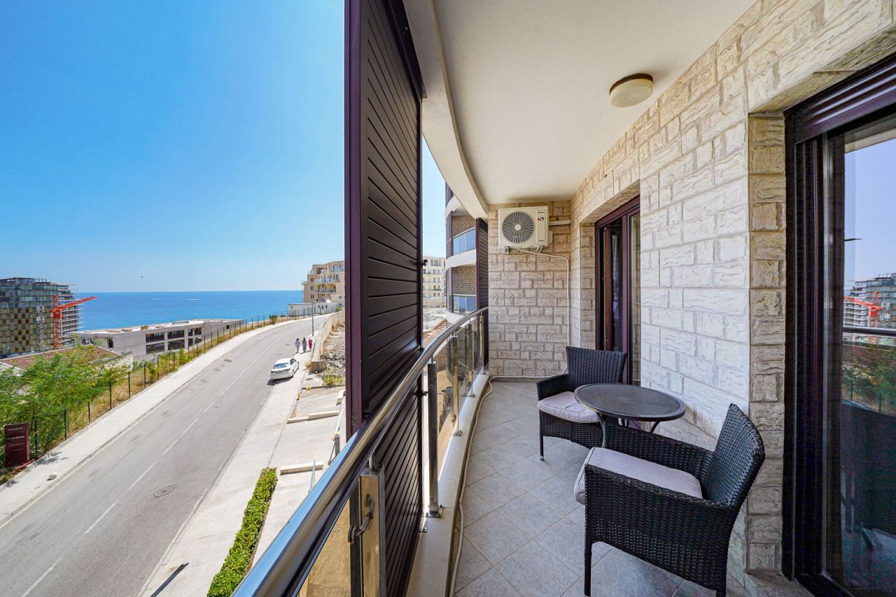 Piso en Budva, Montenegro, 2 822 m² - imagen 4